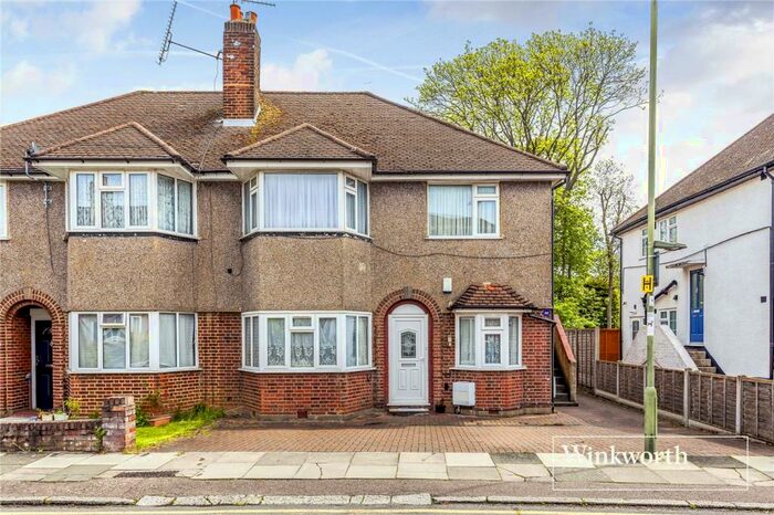 2 Bedroom Maisonette To Rent In Glenhurst Road, North Finchley, London, N12