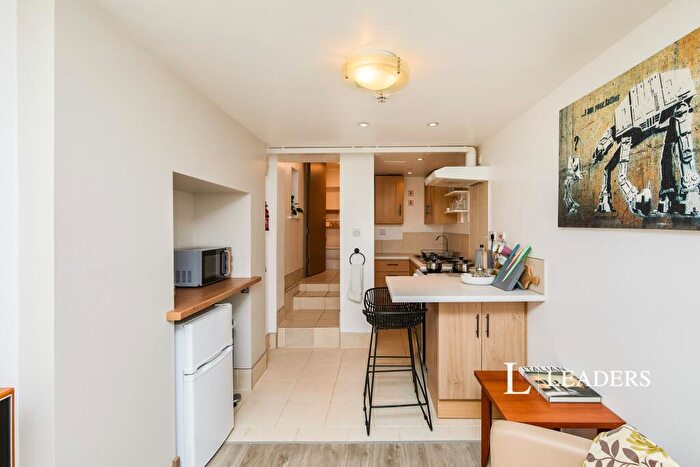 2 Bedroom Flat To Rent In Watcombe Circus, NG5