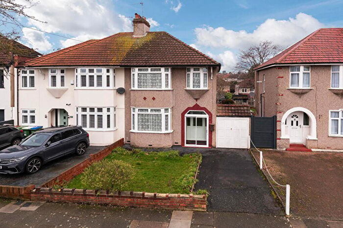 3 Bedroom Semi Detached House For Sale In Stapleton Road, Bexleyheath, DA7