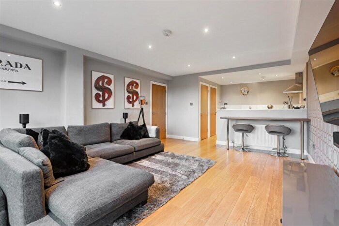 2 Bedroom Flat For Sale In /, Haggs Gate, Pollokshields, G41