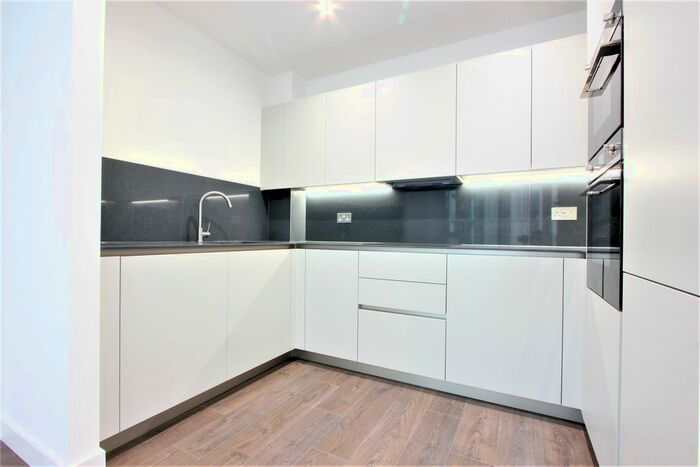 2 Bedroom Flat To Rent In Hartingtons Court, Coster Avenue, London, N4
