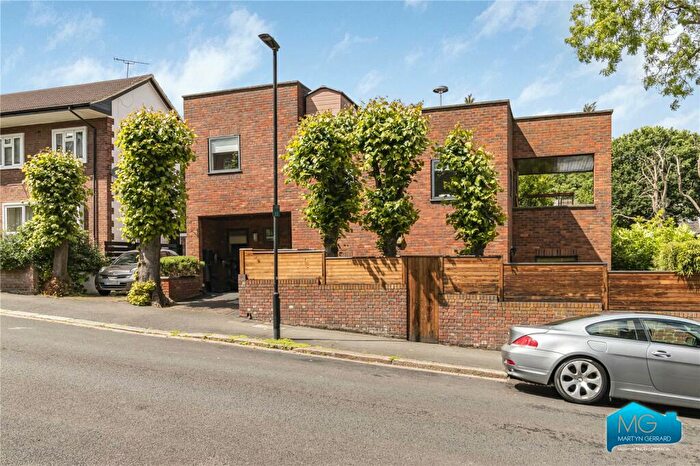 4 Bedroom House To Rent In Woodland Rise, London, N10