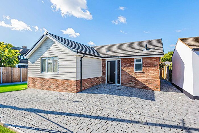 2 Bedroom Bungalow For Sale In Leamington Road, Hockley, SS5