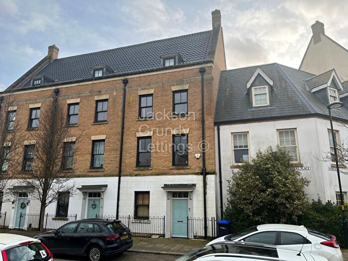 5 Bedroom Town House To Rent In Clickers Place, Northampton, NN5