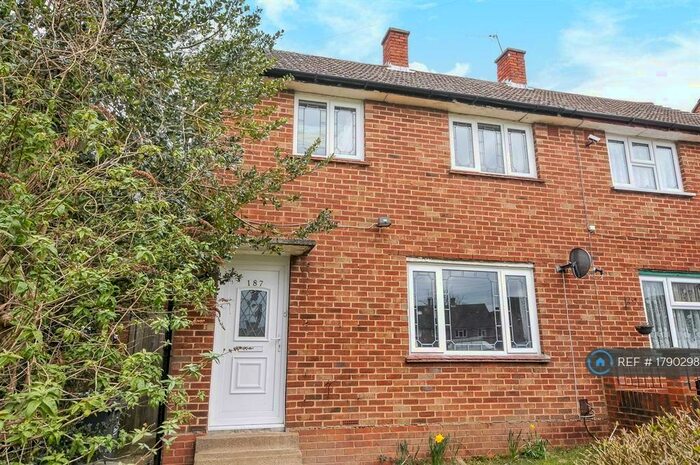 3 Bedroom Semi-Detached House To Rent In Dunley Drive, Croydon, CR0