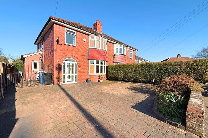 3 Bedroom Semi Detached House For Sale In Meadway Close, Sale, M33