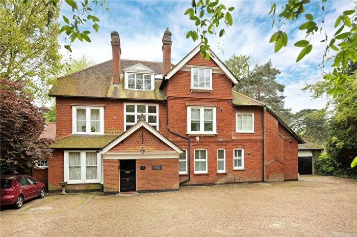 3 Bedroom Apartment To Rent In Queens Road, Weybridge, Surrey, KT13