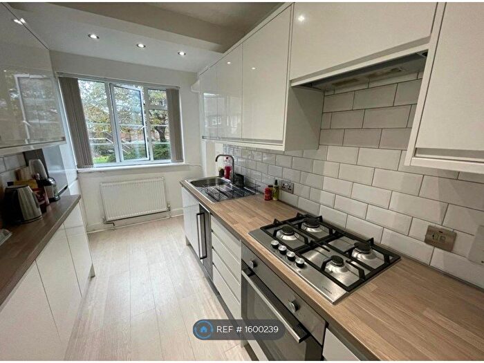 2 Bedroom Flat To Rent In The Ridings, Ealing, W5