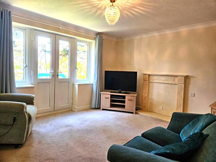 2 Bedroom Retirement Property For Sale In Lindsay Road, Poole, BH13