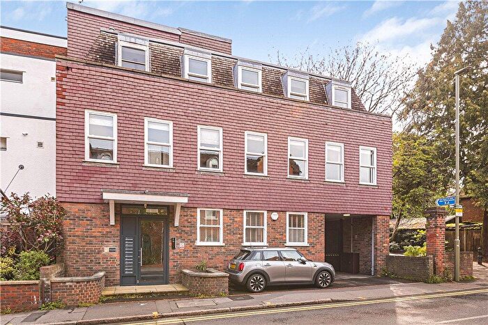 1 Bedroom Flat To Rent In Milton House, - Chertsey Street, GU1