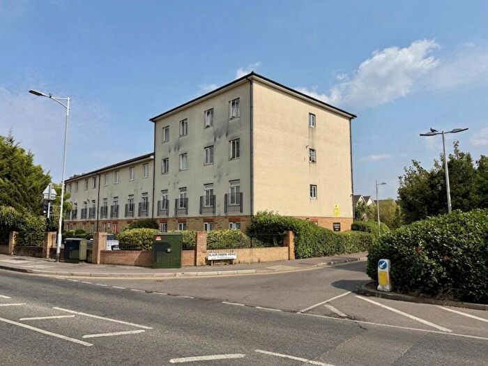 2 Bedroom Flat For Sale In Blackthorn Road, Ilford, IG1