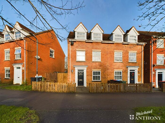 4 Bedroom Town House For Sale In Wickstead Avenue, Grange Farm, Milton Keynes, MK8