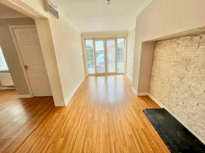 3 Bedroom Detached House For Sale In Armstrong Drive, Willington, DL15