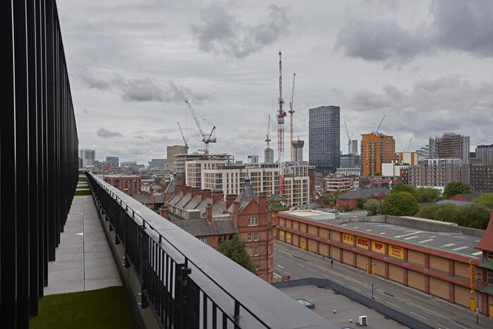 2 Bedroom Apartment To Rent In Apt . :: One Silk Street, M4