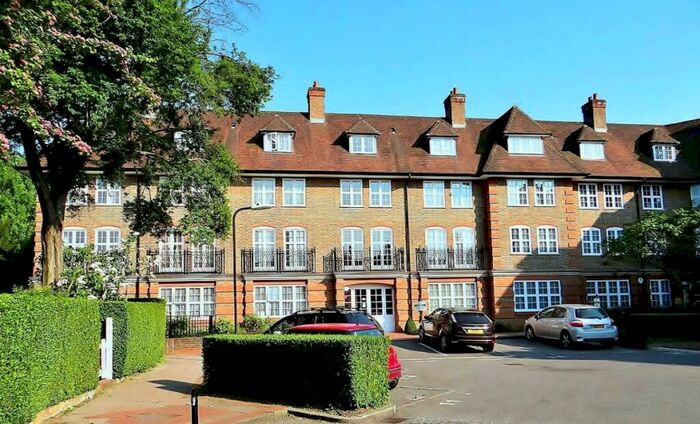 2 Bedroom Flat To Rent In Corringway, Golders Green, NW11
