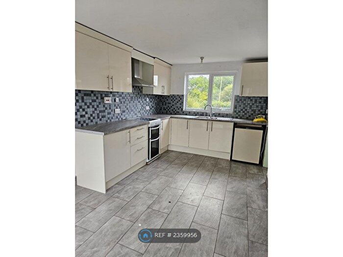 3 Bedroom Semi-Detached House To Rent In Grace Way, Stevenage, SG1