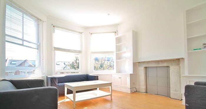 3 Bedroom Flat To Rent In Mount View Road, London, N4