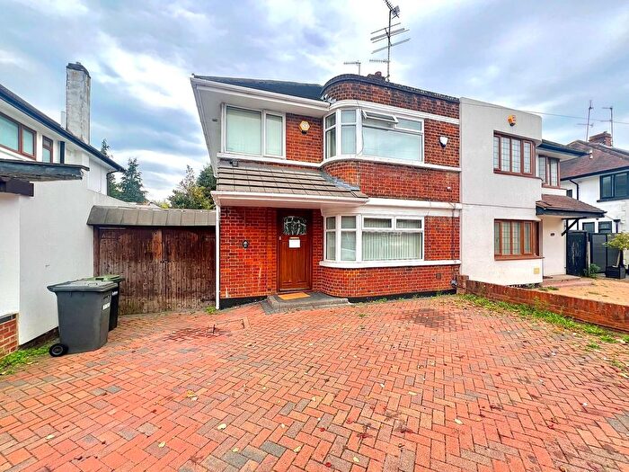 3 Bedroom Semi-Detached House For Sale In Manton Drive, Luton, Bedfordshire, LU2