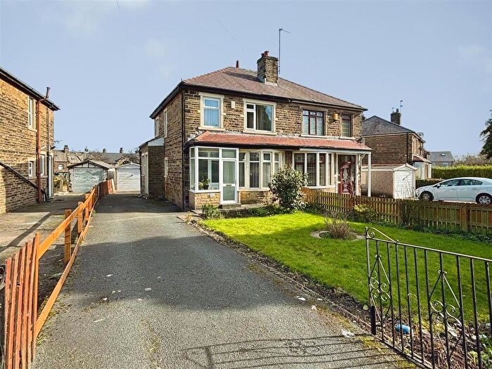 3 Bedroom Semi Detached House For Sale In Southfield Road, Bradford, BD5