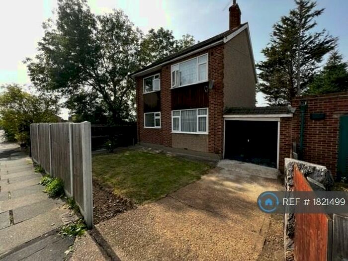 2 Bedroom Flat To Rent In Newbury Park, Ilford, IG2