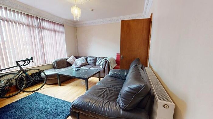 6 Bedroom Terraced House To Rent In Manor Drive, Hyde Park, Leeds, LS6