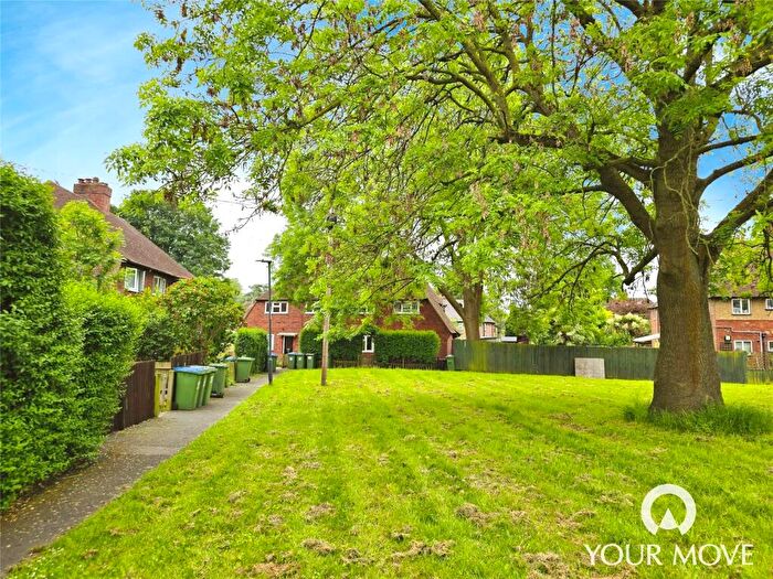 2 Bedroom Maisonette To Rent In Elmbrook Gardens, London, SE9