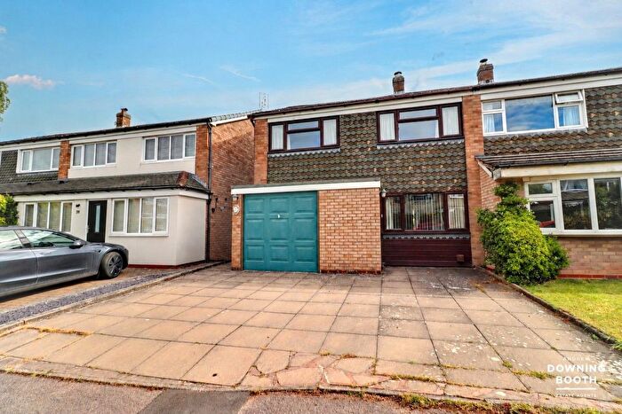 3 Bedroom Semi-Detached House For Sale In Leomansley Close, Lichfield, WS13