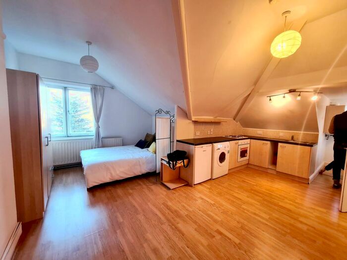 Flat To Rent In Great North Road, Highgate, N6