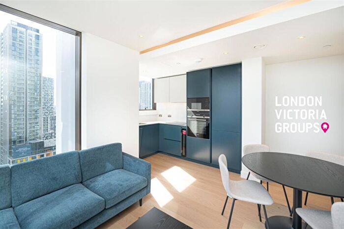 2 Bedroom Apartment To Rent In Harcourt Tower, Marsh Wall, London, E14