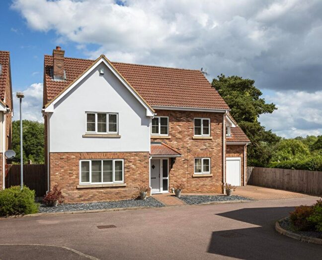 6 Bedroom Detached House For Sale In Lambs Close, Shefford, SG17