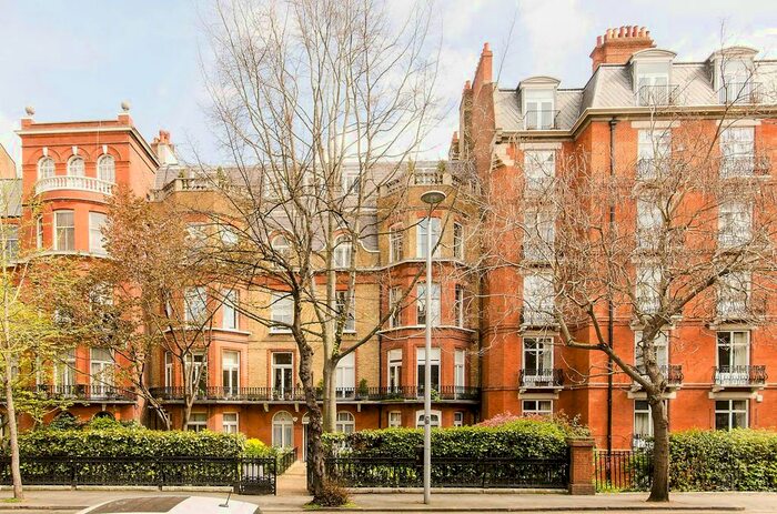 2 Bedroom Flat To Rent In Drayton Gardens, South Kensington, London, SW10