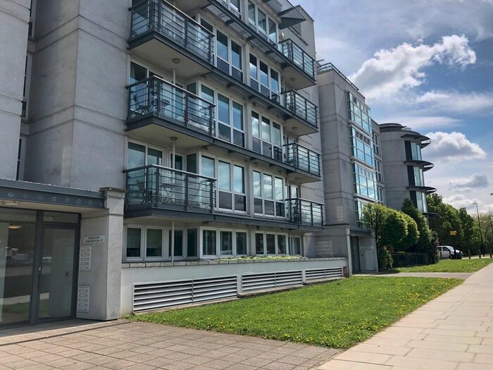 2 Bedroom Flat To Rent In Phoenix Way, North Side Wandsworth Common SW18