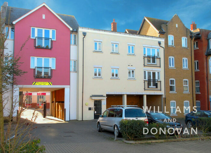 1 Bedroom Flat To Rent In Roche Close, Rochford, SS4