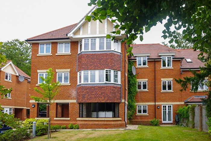 2 Bedroom Flat To Rent In Priory Fields, Watford, WD17