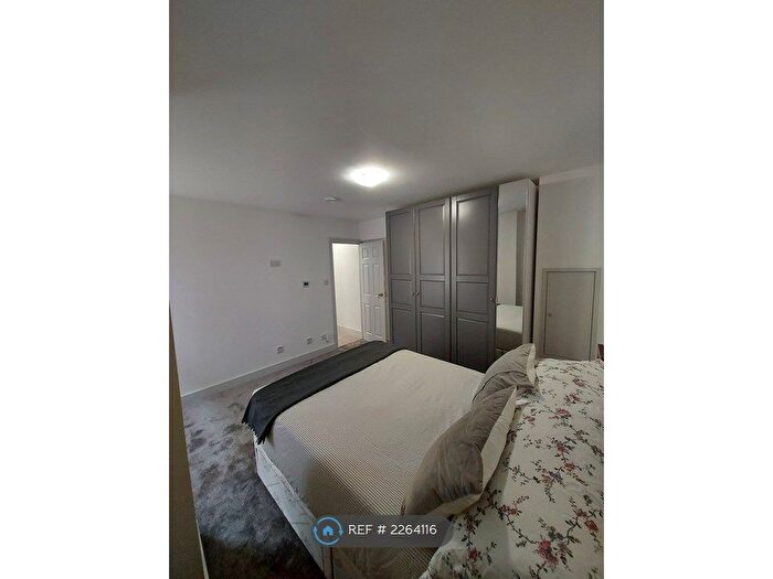 1 Bedroom Flat To Rent In Evelyn Street, London, SE8