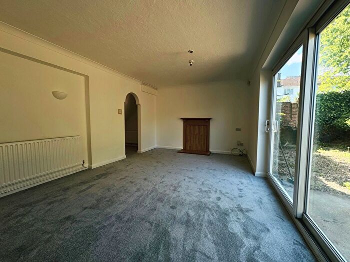 3 Bedroom End Of Terrace House For Sale In Hampden Close, Crawley, RH10