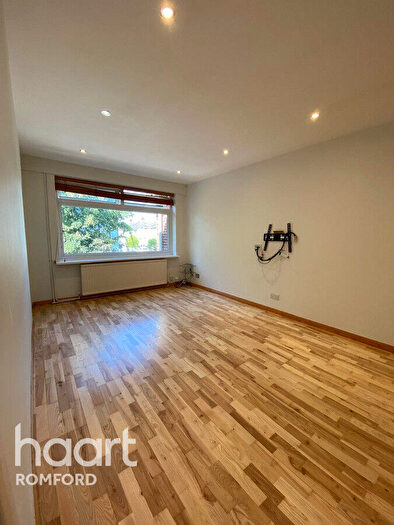 2 Bedroom Maisonette To Rent In Mill Lane, Romford, RM6