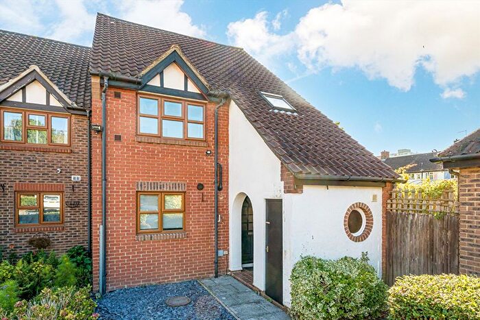 4 Bedroom Property To Rent In Beaumont Place, Isleworth, TW7