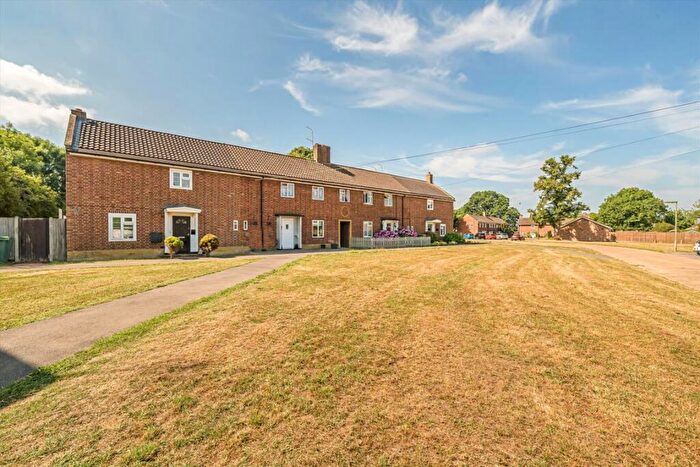3 Bedroom House For Sale In Bankside Drive, Thames Ditton, KT7