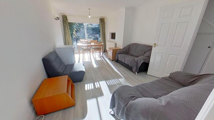 4 Bedroom Semi Detached House To Rent In Guildford Park Avenue, Guildford, GU2