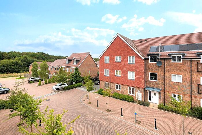 2 Bedroom Flat For Sale In Brookwood Farm Drive, Knaphill, Woking, GU21