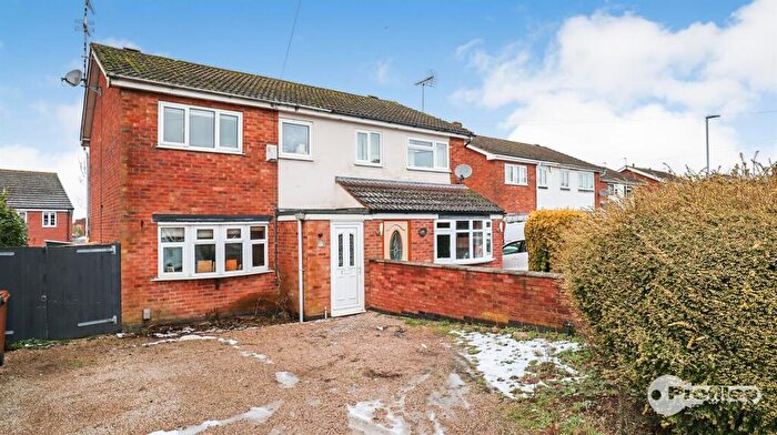 3 Bedroom Semi-Detached House For Sale In Clifton Way, Hinckley, LE10