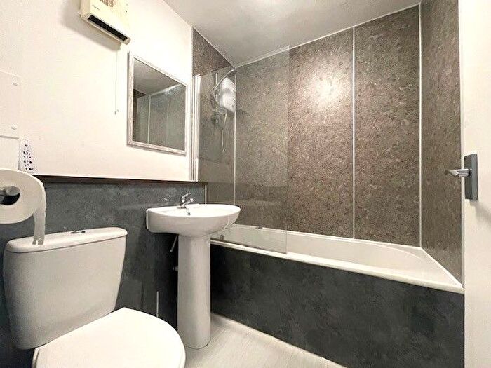 2 Bedroom Flat To Rent In Balmore Street, Stobswell, Dundee, DD4