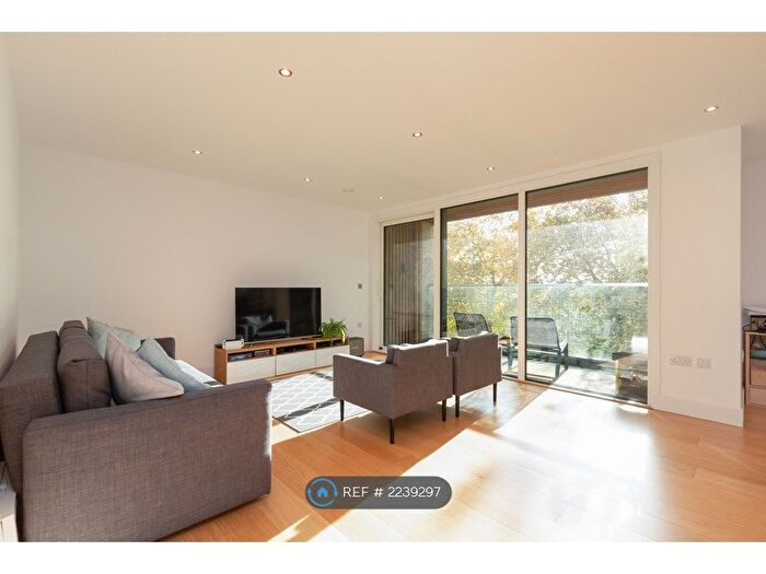 3 Bedroom Flat To Rent In Chiswick High Road, London, W4