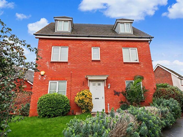 6 Bedroom Detached House For Sale In Pishmire Close, Norwich, NR5