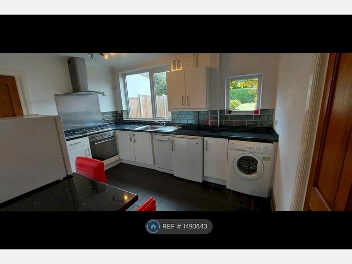 3 Bedroom Semi-Detached House To Rent In Hadbury Road, Nottinghamshire, NG5