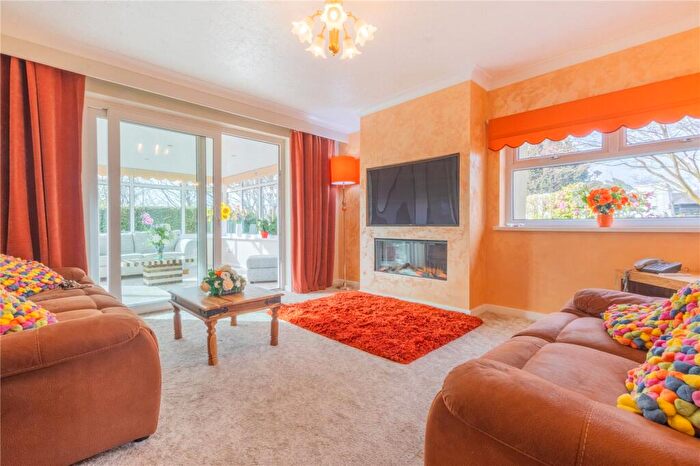 2 Bedroom Bungalow For Sale In Devonshire Close, Heywood, Greater Manchester, OL10