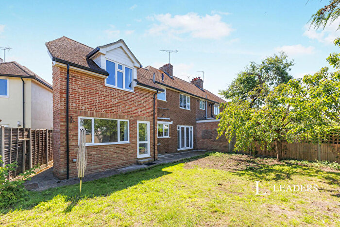 4 Bedroom House To Rent In Petersham Avenue, Byfleet, West Byfleet, KT14
