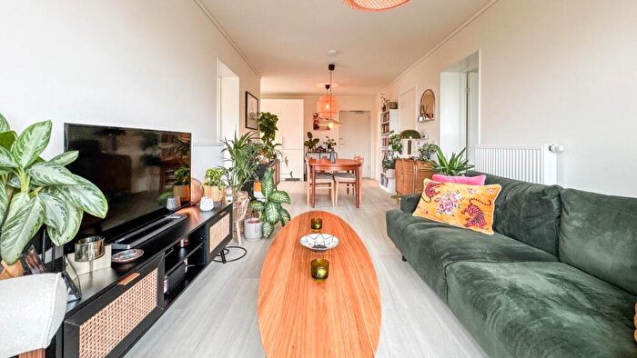 2 Bedroom Flat For Sale In Hazel Road, BS4