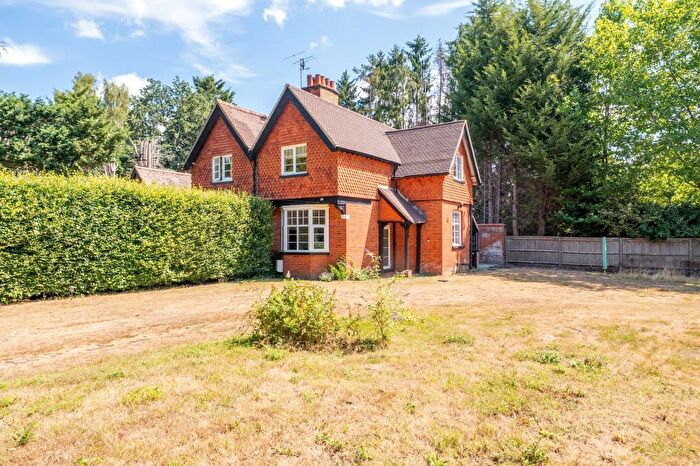 2 Bedroom Cottage To Rent In Prince Albert Drive, Ascot, SL5